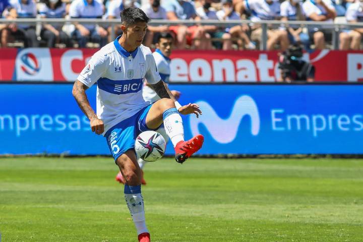 Valber Huerta finaliza su contrato con la UC: solo pudo jugar 8 minutos en casi 17 meses
