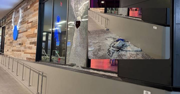 Tiroteo en centro comercial de California deja 3 heridos durante compras de Black Friday