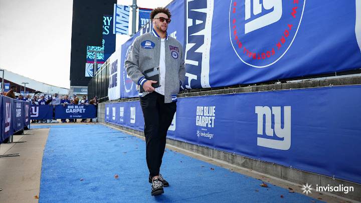📸 GAMEDAY: Giants arrive at MetLife Stadium