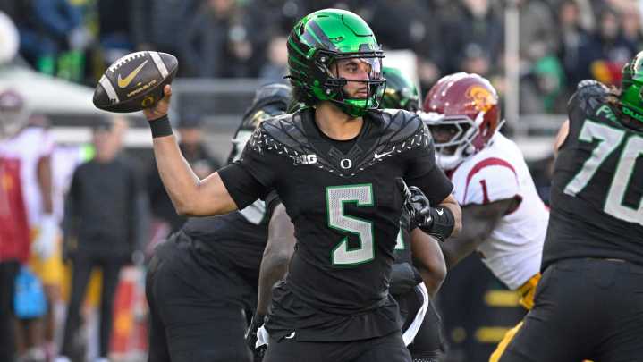 Oregon at Washington odds, picks and predictions