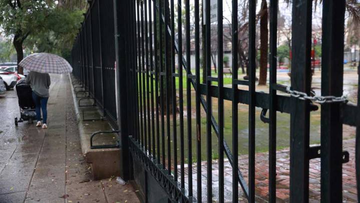 Cierre preventivo de parques, cementerio e instalaciones deportivas en Sevilla por el aviso amarillo