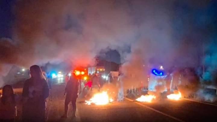 "Nos han tratado mal toda la vida": Vecinos de Tiltil se manifestaron contra anuncio de convertir Punta Peuco en una cárcel común
