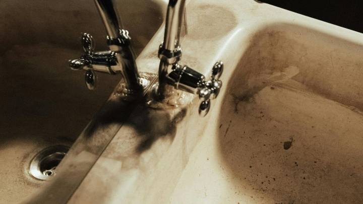 ¿Cómo quitar el sarro de un baño? 3 consejos sencillos sin usar químicos peligrosos