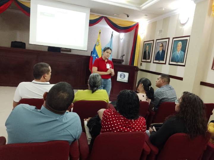 Idenna brinda orientación para el ingreso al programa «Familia sustituta»