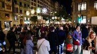 El primer día de la València navideña abarrota el centro de la ciudad