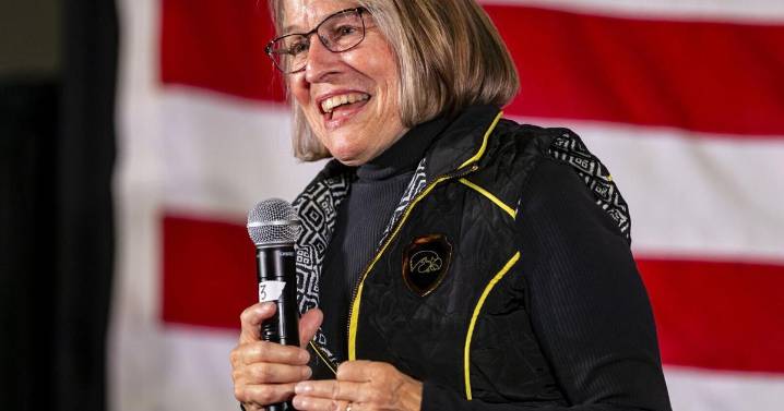 Miller-Meeks plans in-person town hall Monday in Keosauqua