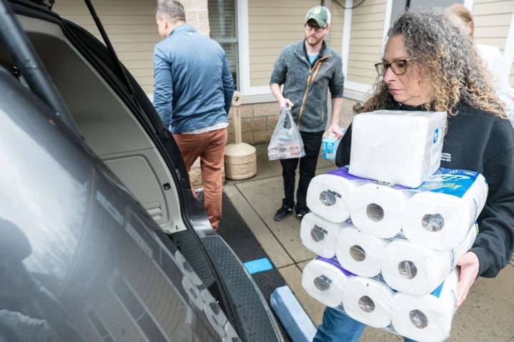 Gaiser Center feeds local families this Thanksgiving