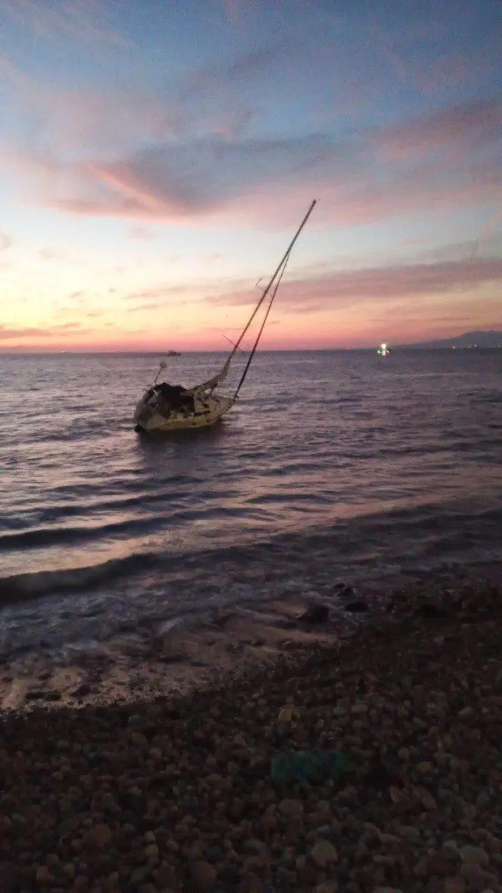 Movilización por reporte de velero hundido frente al hotel Sheraton