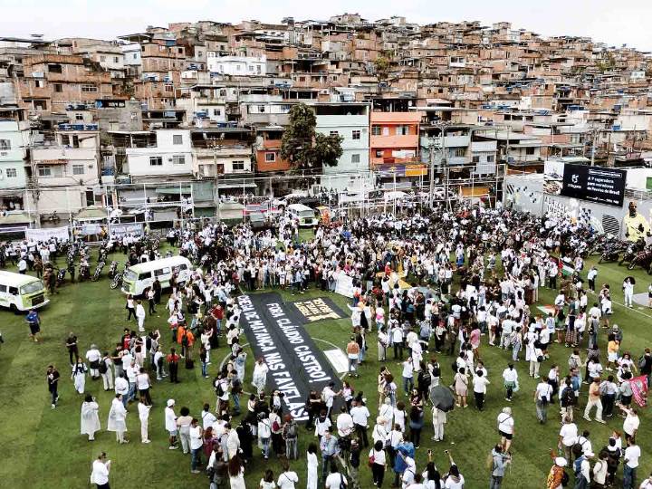 Residentes de favelas denuncian “masacre”; más de un centenar de fallecidos