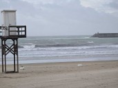 Narcolanchas en el puerto, playas llenas de bidones de gasolina y críticas crecientes a Marlaska