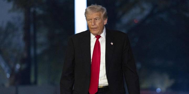 Trump amenaza con reducir el sueldo a los controladores aéreos ausentados durante el cierre de gobierno