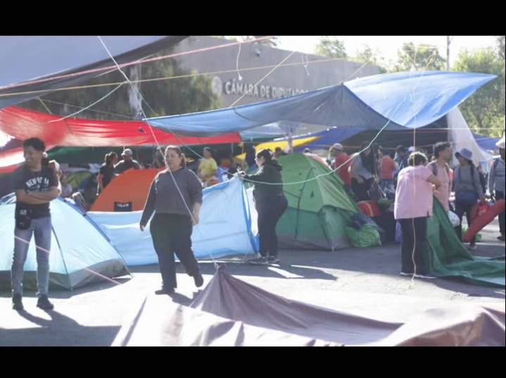 CNTE retira plantón en San Lázaro; advierte regreso a las calles después del 22 de noviembre