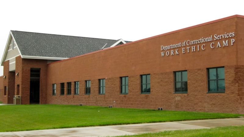 Madre indocumentada afirma que las redadas de ICE y el "Cornhusker Clink" representan el fin de la Nebraska que fue su hogar