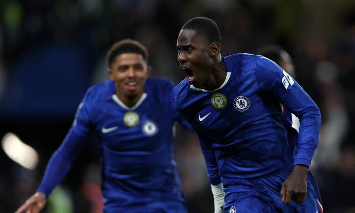 Chelsea FC 1-1 Arsenal FC: 10-man Blues hold league leaders in fiery encounter