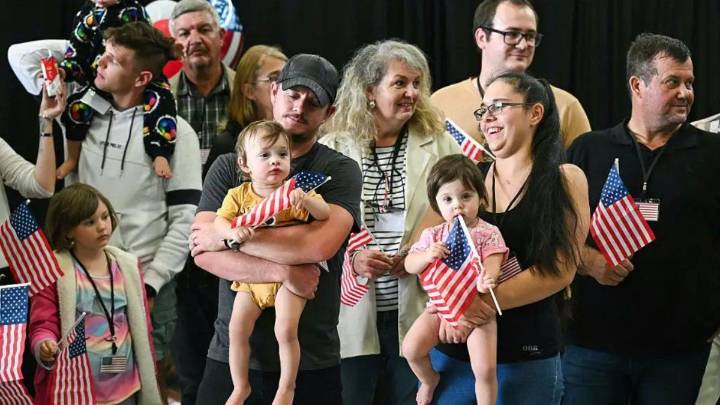 EEUU recibe a los "afrikáners", sudafricanos blancos que llegan como refugiados por "sufrir discriminación racial"