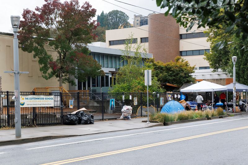 ICE plans call center to track unaccompanied migrant children, other immigration offenders