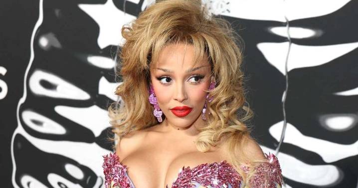 Photos: Doja Cat's Pink Thong Look Screams 'Mother'