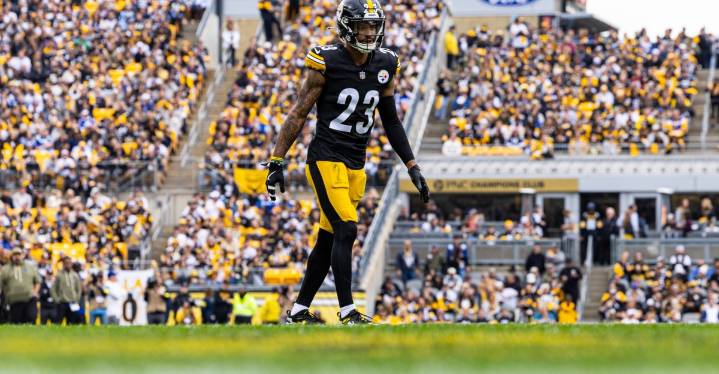 Steelers CB Darius Slay leaves SNF vs. Chargers, evaluated for concussion