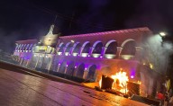 Manifestantes incendian Palacio de Gobierno de Apatzingán por asesinato de Carlos Manzo y Bernardo Bravo