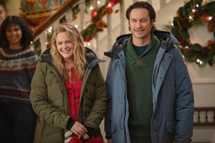Review: Alicia Silverstone, Jonas Brothers stream holiday cheer in new movies
