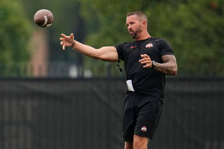 OC Brian Hartline Giving Up 7 Years Worth of OSU Past to Keep Jeremiah Smith Happy Brian Hartline's seven-year strategy at Ohio State faces a tough decision as he has to go out of his way to keep Jere
