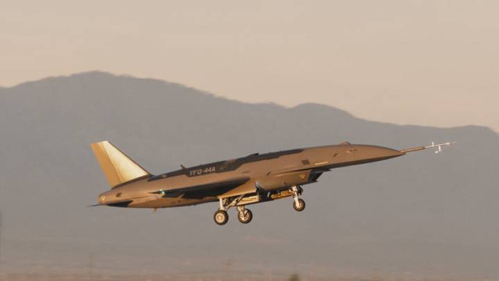 Novedoso dron de apoyo para cazas de EE.UU. realiza su primer vuelo (FOTOS)