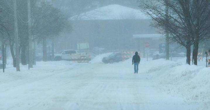 Snowy, windy weather set to blow in for Thanksgiving