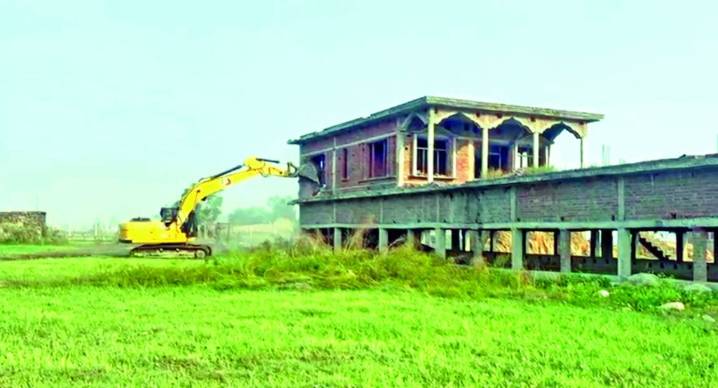 Jammu Admin continues drive against land grabbers, drug peddlers