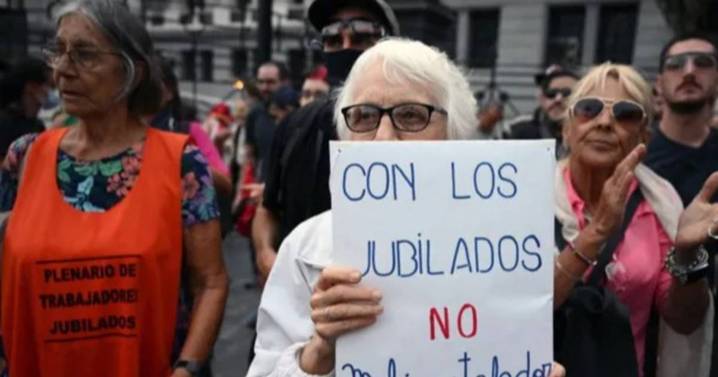 Nuevo operativo policial en Plaza de Mayo ante la marcha de los jubilados