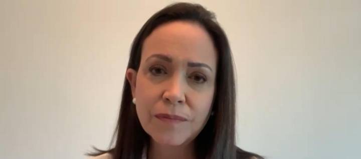 Machado percibe "horas decisivas" para Venezuela y garantiza una transición "pacífica"