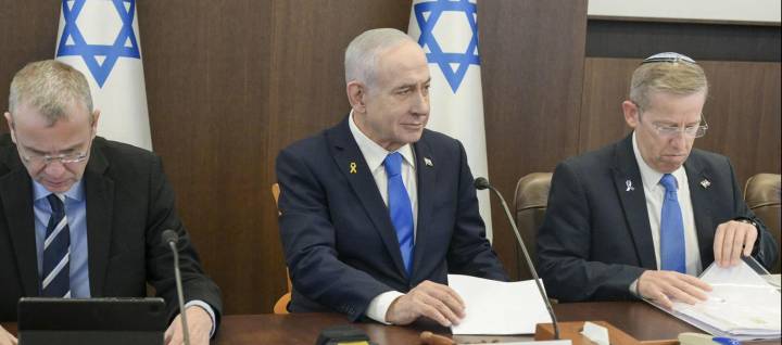 Netanyahu pidió ser "indultado" en sus causas por corrupción