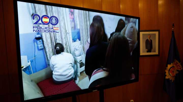 Detienen a 16 personas y desmantelan un bloque de pisos madrileño dedicado a la prostitución de mujeres