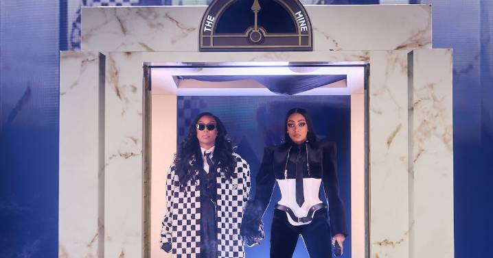 Brandy, Monica flaunt their R&B reign at star