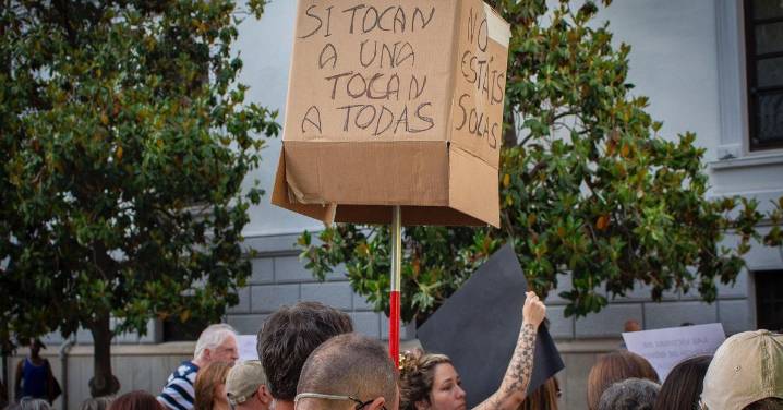 Curso y campaña sobre la violencia sexual en el ámbito digital por el 25N en Granada
