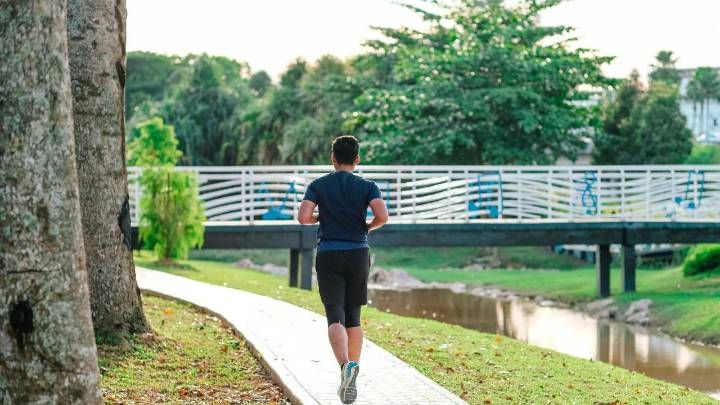 What Happens To Your Weight, Heart And Mood After Walking 10,000 Steps Daily