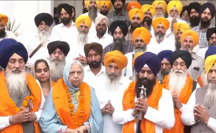 Sikh devotees depart for Nankana Sahib in Pakistan to celebrate Guru Nanak’s Prakash Parv