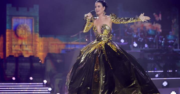 Katy Perry 'demanded' to stay at Windsor Castle and the Palace actually let her