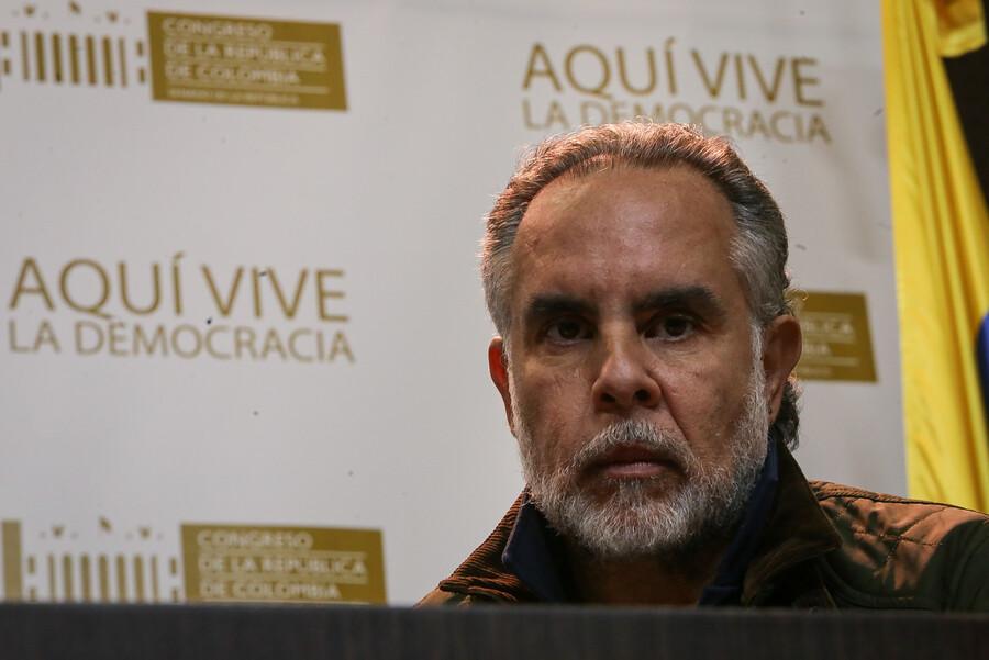 Tras llamar “loca”, “demente” y “delincuente” a la magistrada Lombana, el ministro Benedetti pidió disculpas: “Me dejé llevar por la ira”