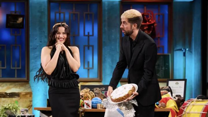 Aprende a hacer el bizcocho que Rosalía llevó en su visita a 'La Revuelta' y se ha hecho viral