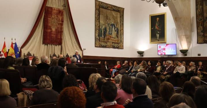 El pasado se reencuentra en el presente: Alumni USAL homenajea a los graduados de hace cuatro décadas