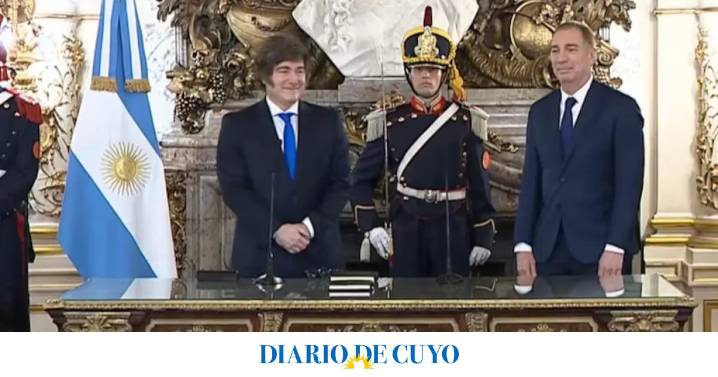 Javier Milei le tomó juramento a Diego Santilli como nuevo ministro del Interior