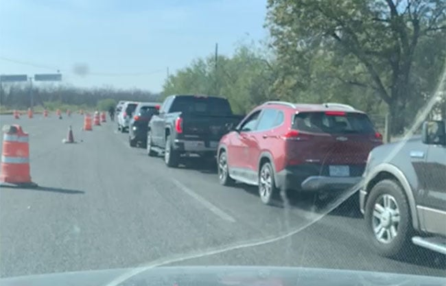 Provoca retén militar largas filas en carretera 57