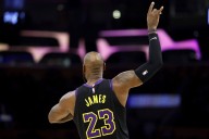 LeBron James returns from injury, lights up Lakers in win over Jazz