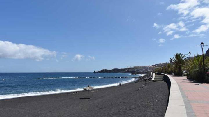Rescatadas tres personas en apuros que estaban agarradas a una boya en La Palma