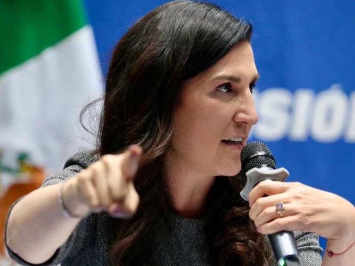 Kenia López llama a escuchar a la Generación Z y garantizar su derecho a expresarse