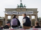 Pro-Palestinian activists use lift to scale Berlin's Brandenburg Gate
