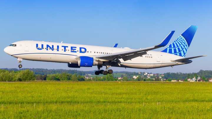 United Airlines Overturns Its Own Rules To Give Full Refunds To All Passengers From Friday Onward As Government Shutdown Forces Mass Cancellations