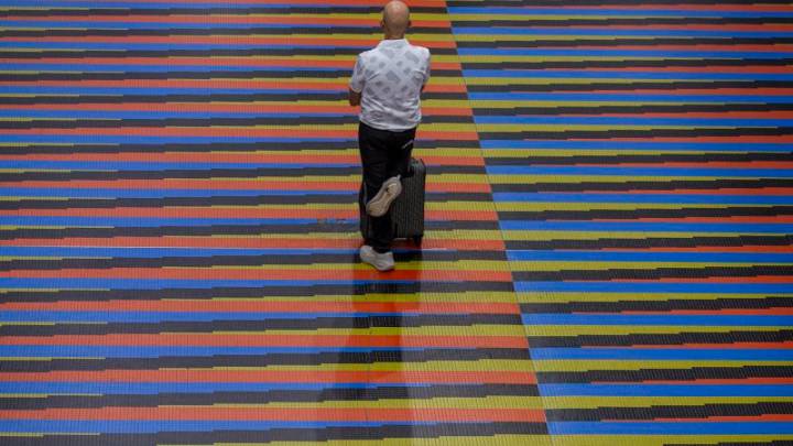 Por la tensión con EE.UU., Venezuela enfrenta una crisis aérea y queda aún más aislada