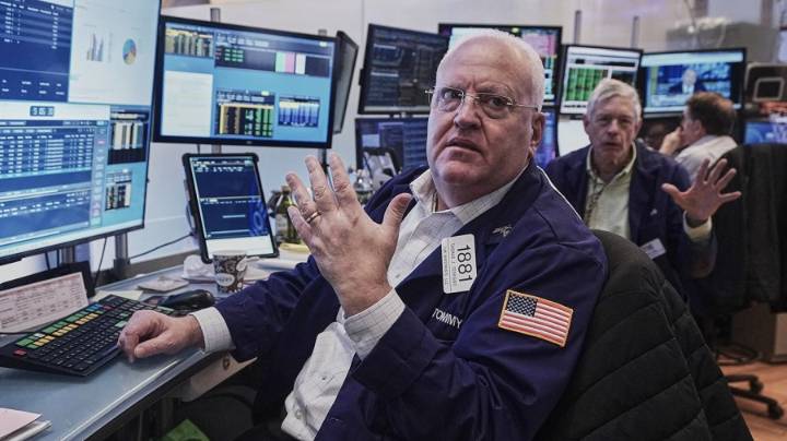 Stocks whipsaw as AI bubble fears, Fed uncertainty rattle Wall Street