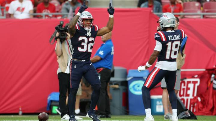 Diggs pep talk helps Patriots' Henderson run wild vs. Bucs